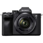 Sony Alpha A7 IV Schwarze Hybridkamera + FE 28-70mm f/3.5-5.6
