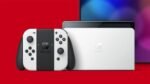 Nintendo Switch (OLED-Modell) mit Dockingstation und weißen Joy-Con-Controllern – Bild 4