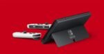 Nintendo Switch (OLED-Modell) mit Dockingstation und weißen Joy-Con-Controllern – Bild 7